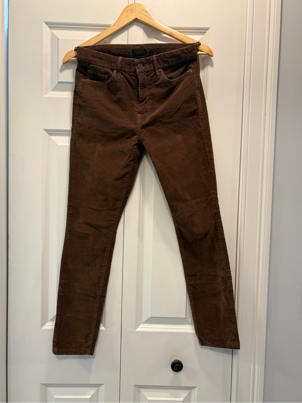 MOTHER Skinny Corduroy Jeans in Dark Brown